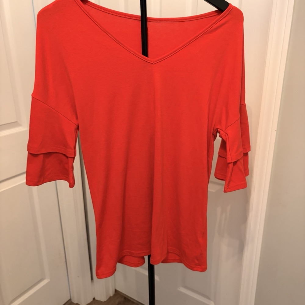 Red tiered sleeve top Med V-neck Flounce tunic Romantic Feminine Casual Chic EUC